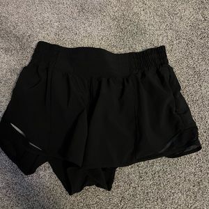 Lululemon hotty hot shorts 2.5 in HR